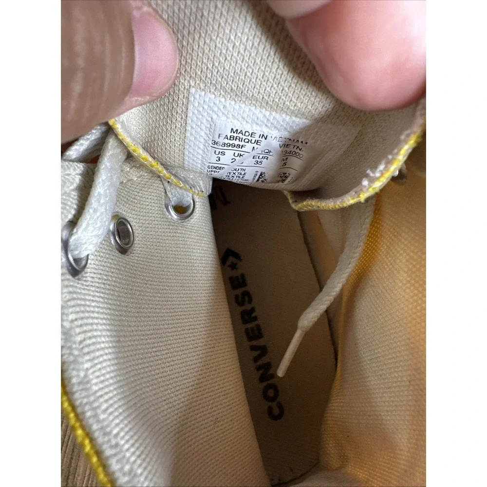 Chick Taylor Converse Kids‎ Size 3 High top Sneakers Yellow